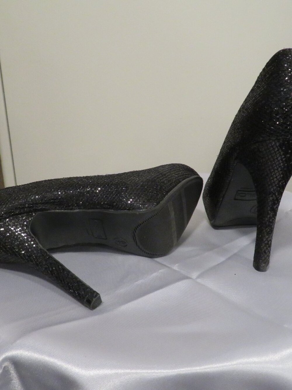 HIGH HEELS